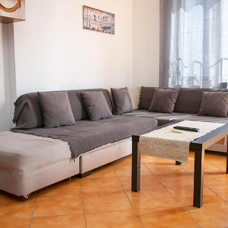 A&B Apartment Golem  Luaran gambar