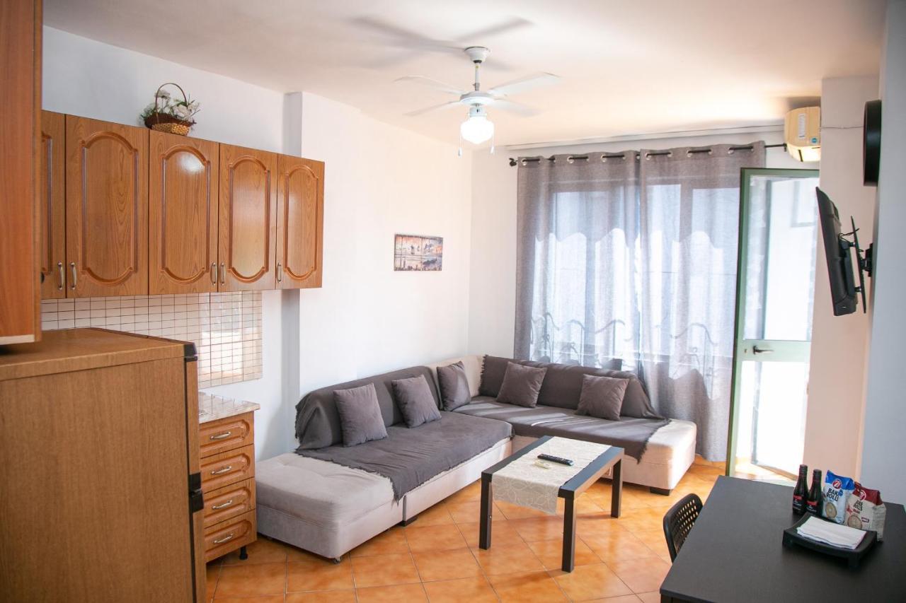 A&B Apartment Golem  Luaran gambar