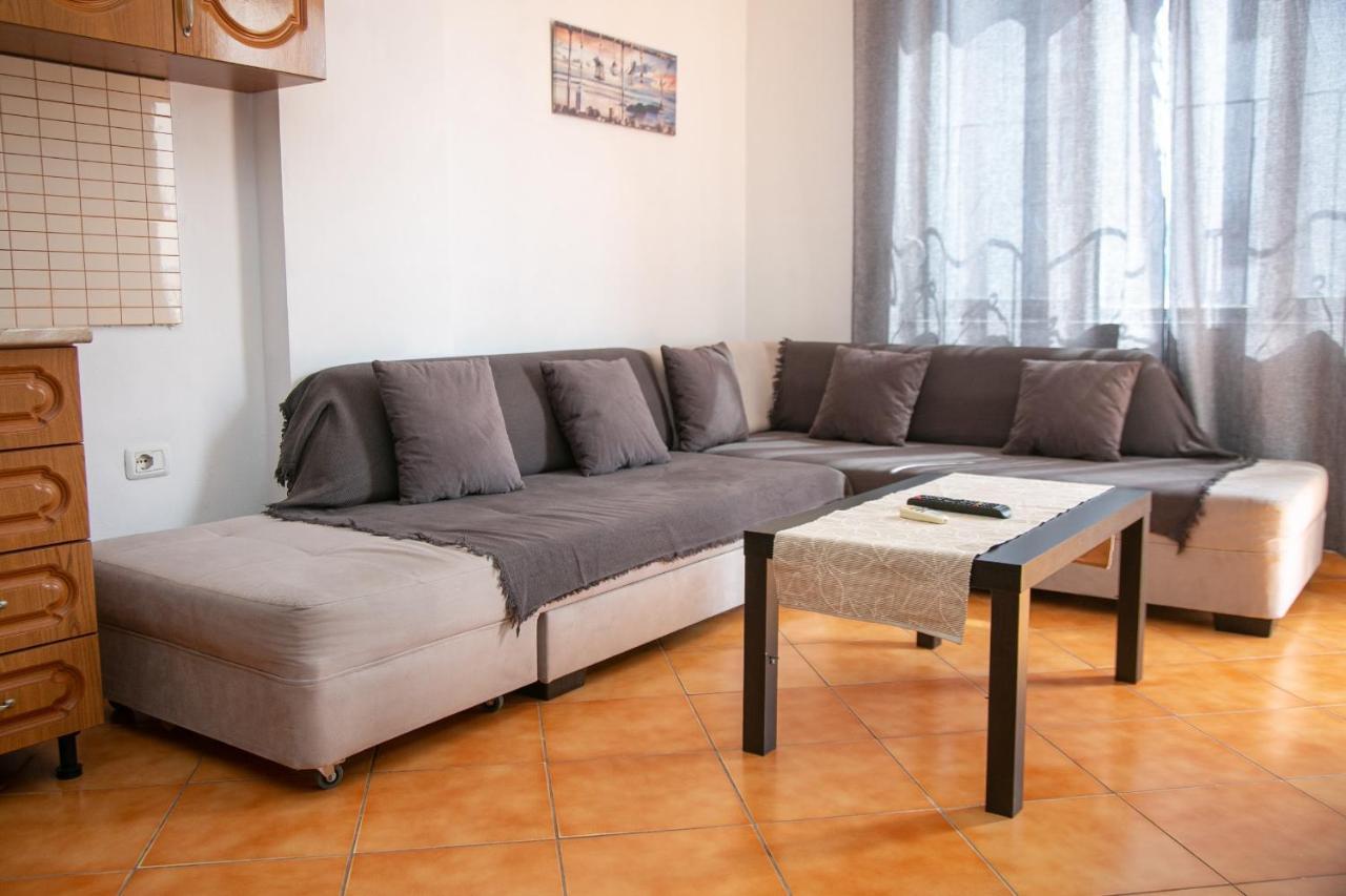 A&B Apartment Golem  Luaran gambar