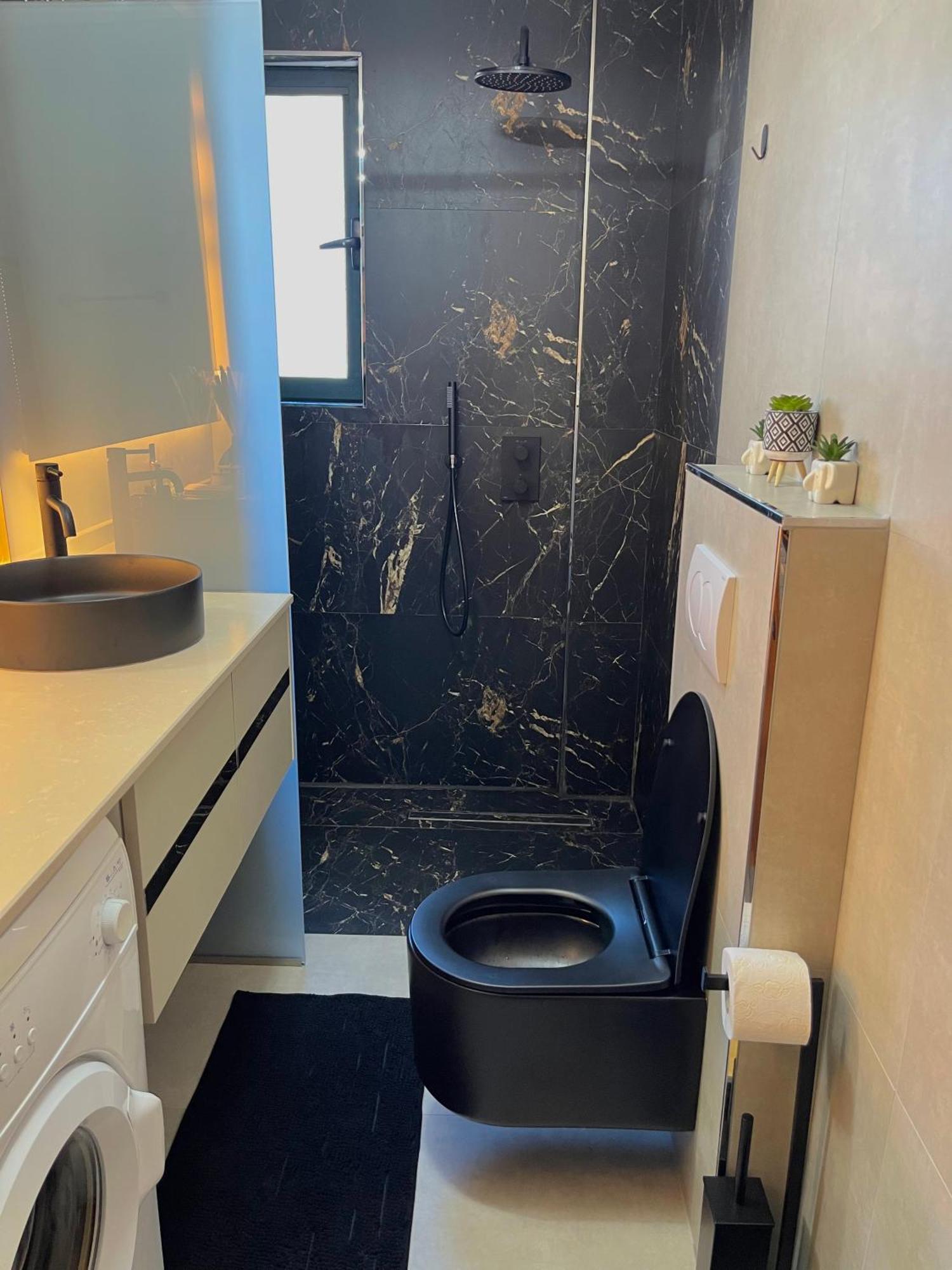 A&B Apartment Golem  Luaran gambar